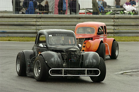 Paw Klamer er en af de mange kørere, som ser frem til at skulle drifte sin Legend Car rundt på banen i Fælledparken
